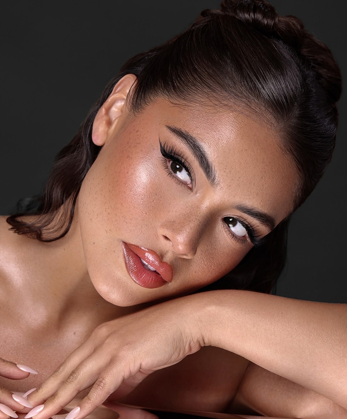 Portrait of a woman with flawless makeup.