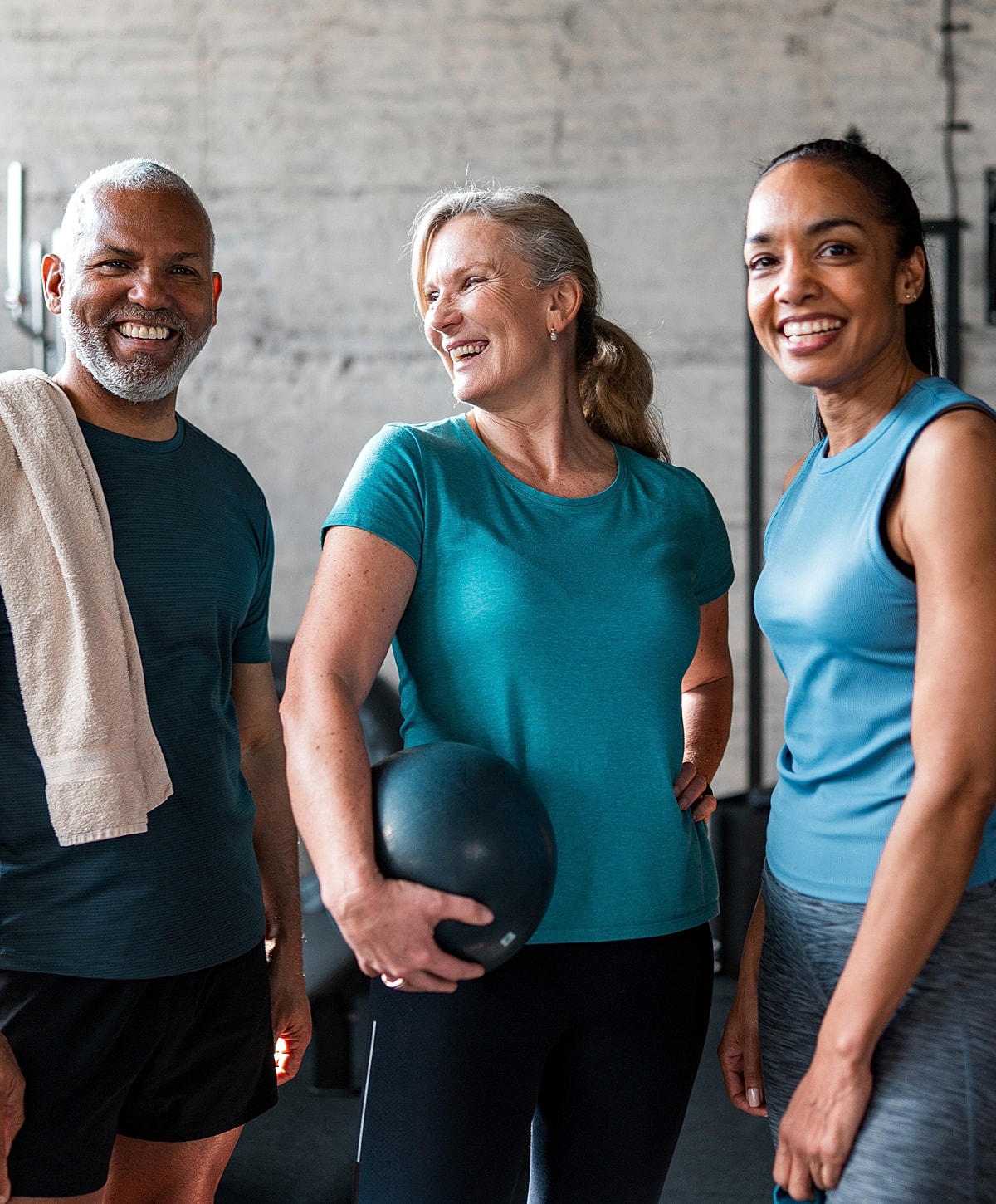 Smiling diverse fitness group in gym setting.