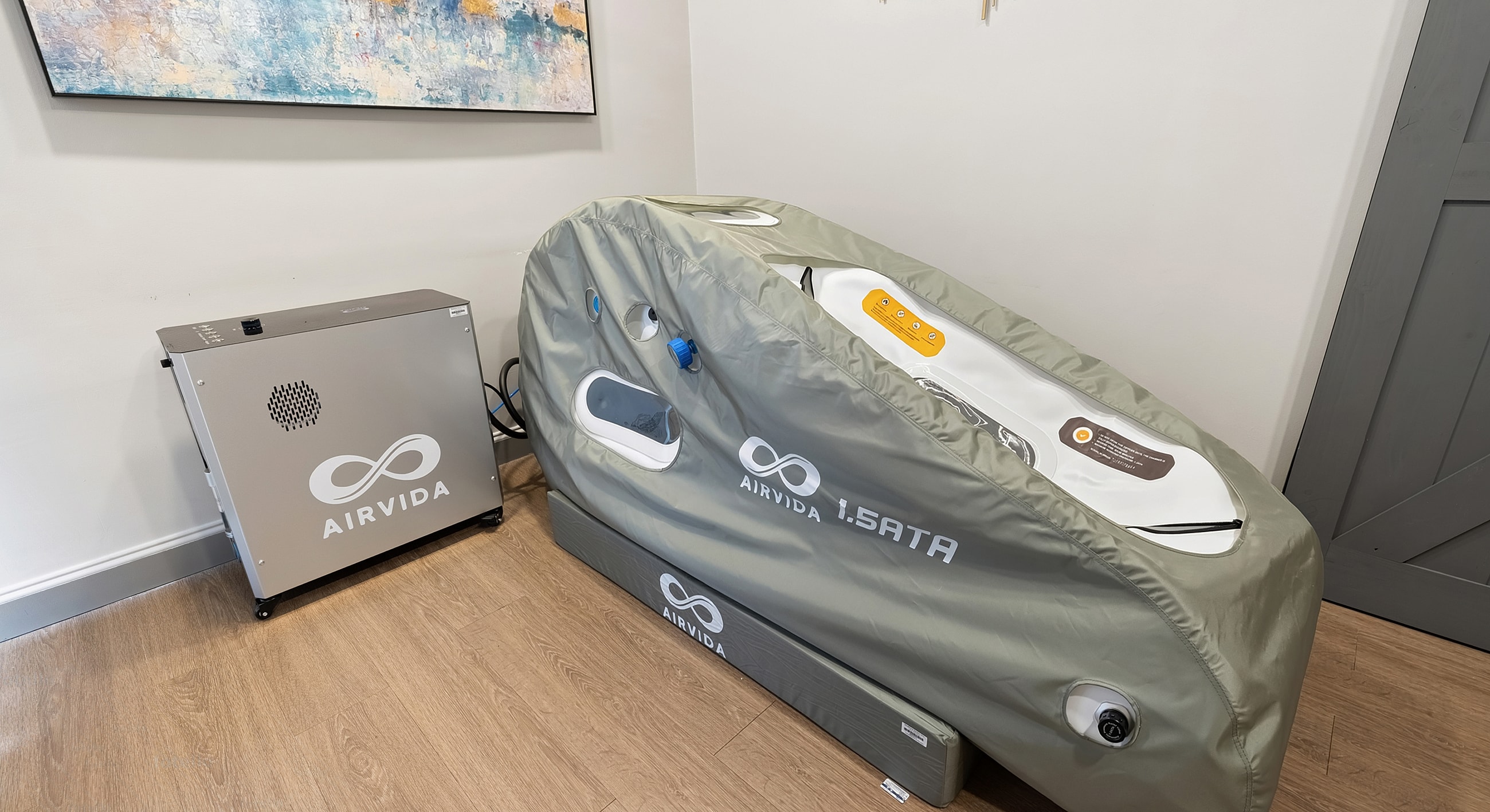 Airvida detoxification pod and equipment in room